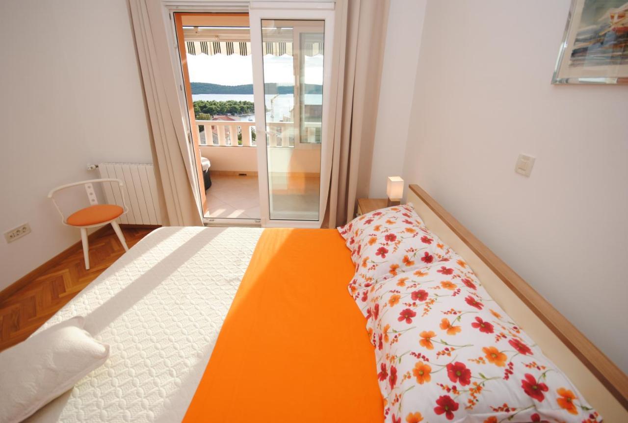 Seaview Luxury Apartment "Lucy" With Terrace & Vintage Summer Kitchen Trogir Kültér fotó
