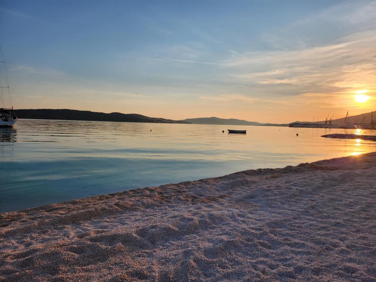 Seaview Luxury Apartment "Lucy" With Terrace & Vintage Summer Kitchen Trogir Kültér fotó
